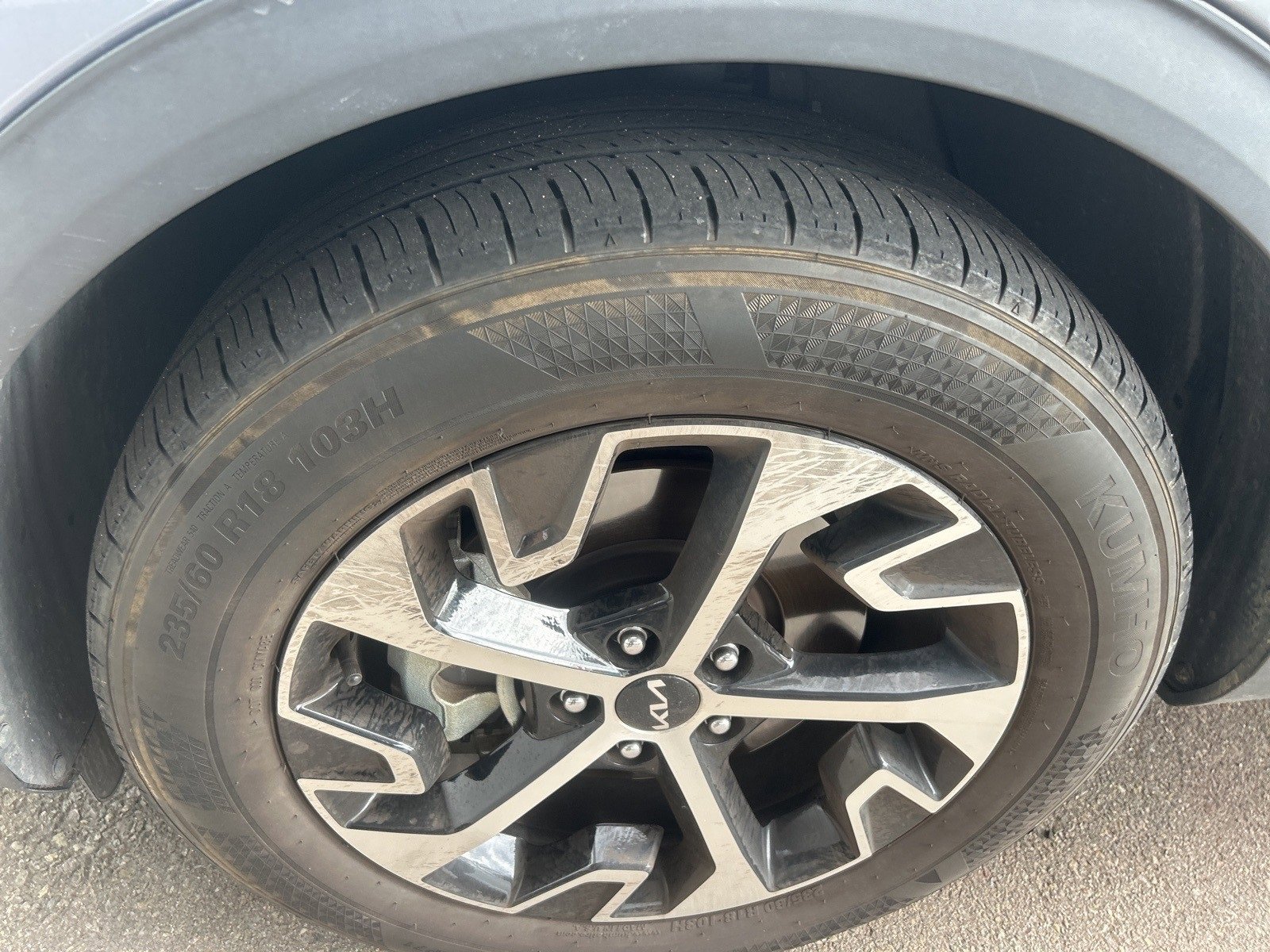 Used 2024 Kia Sportage EX image 4