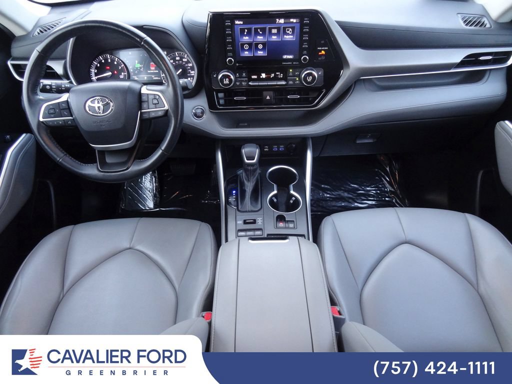 Used 2022 Toyota Highlander XLE AWD/4WD image 15