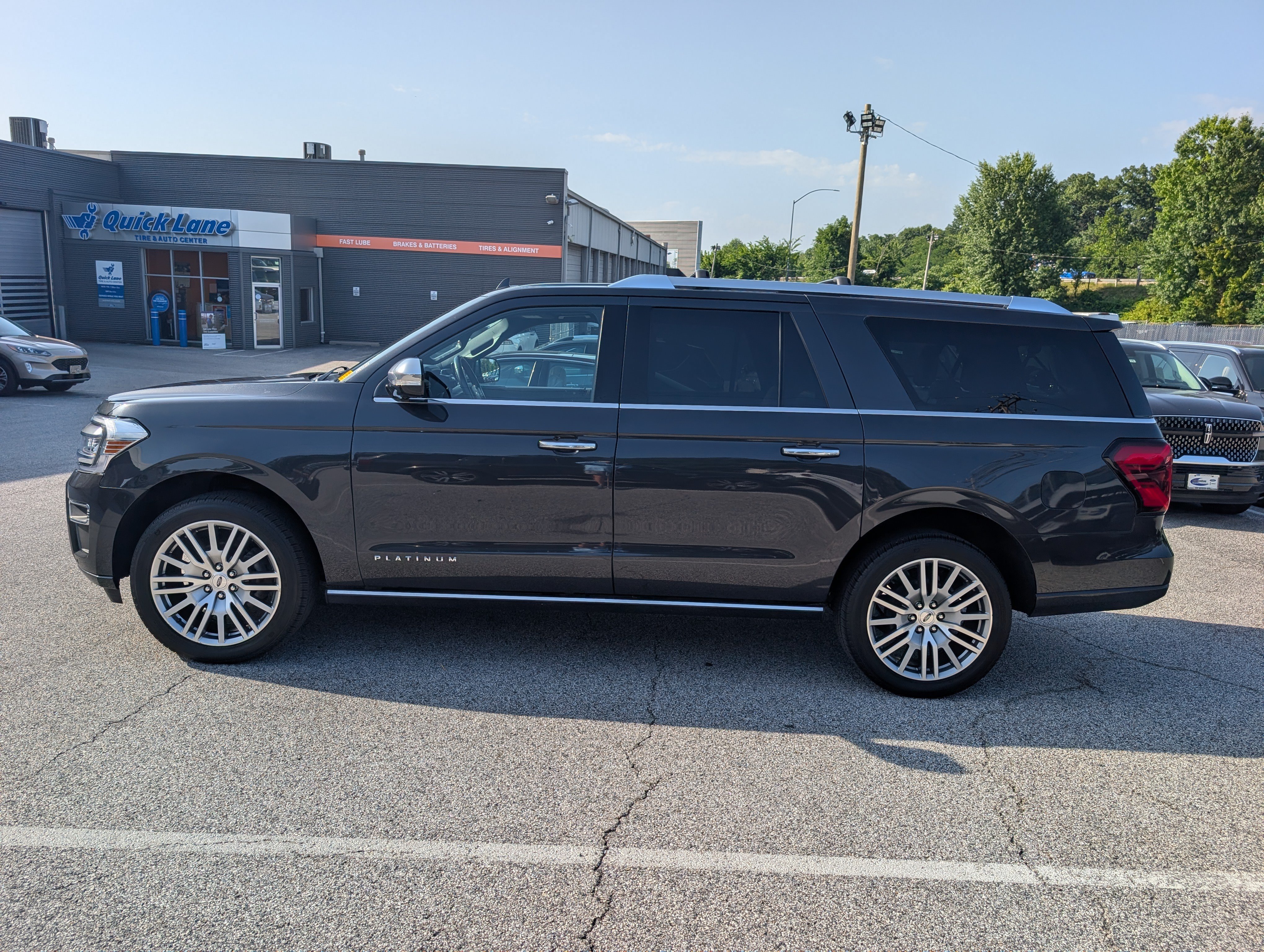 Certified 2022 Ford Expedition Max Platinum AWD/4WD image 3