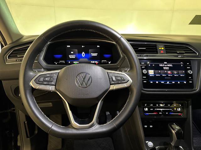 Used 2022 Volkswagen Tiguan SE w/ Panoramic Sunroof Package FWD image 8