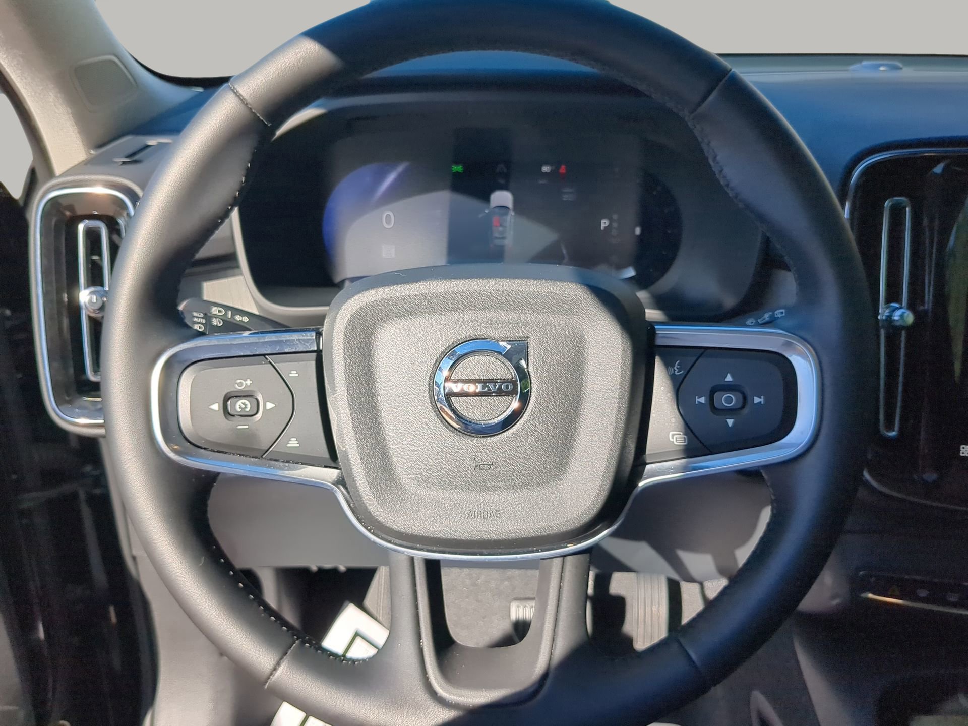 Used 2025 Volvo XC40 B5 Core image 60