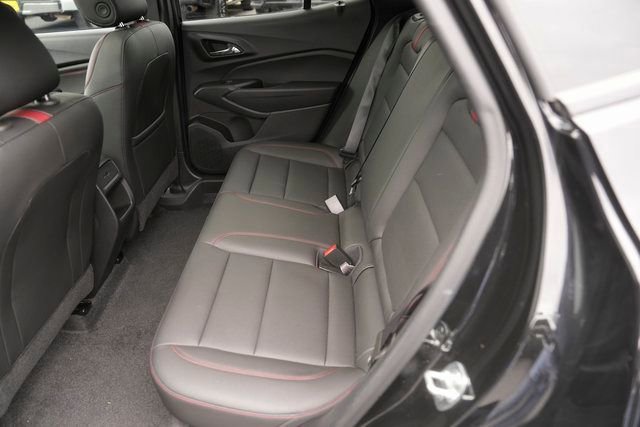 Used 2025 Chevrolet Trax RS w/ Sunroof Package image 13