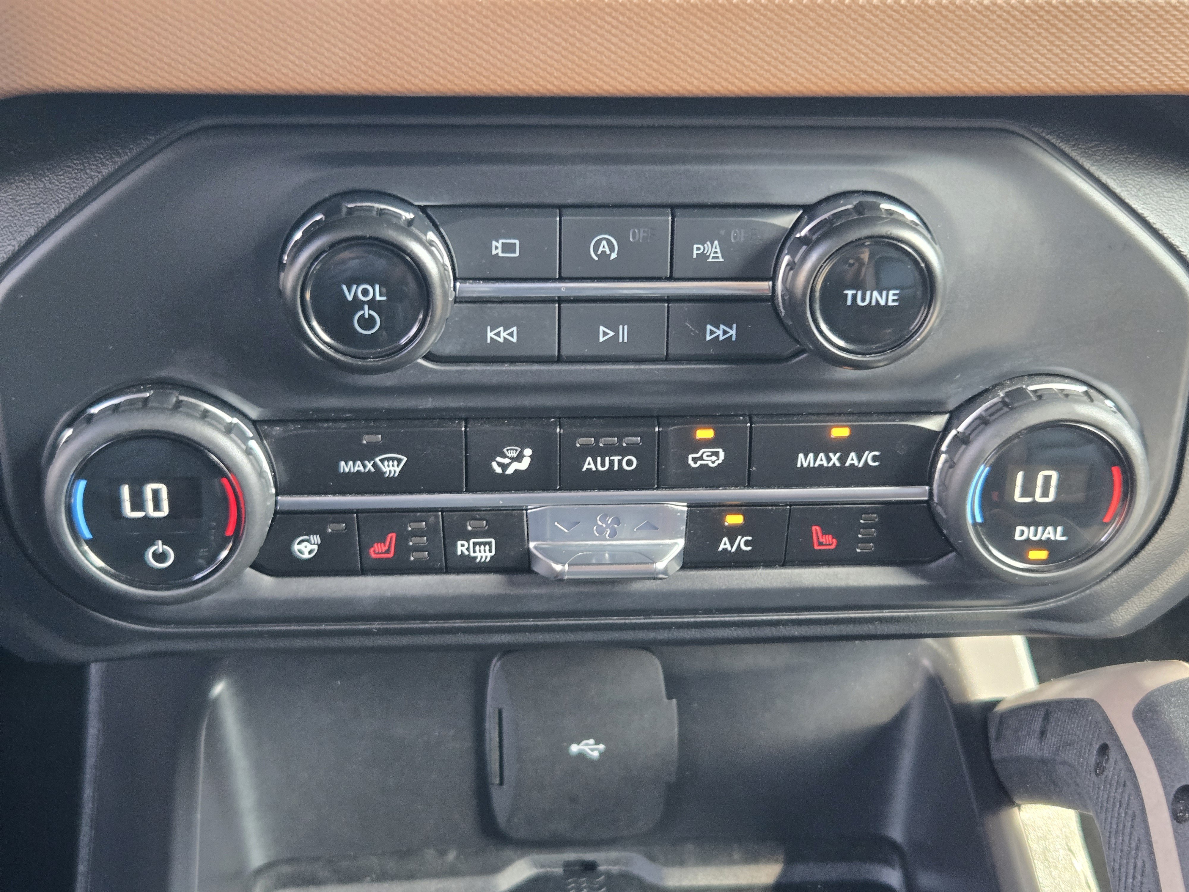 Certified 2024 Ford Bronco Outer Banks w/ Sasquatch Package AWD/4WD image 14