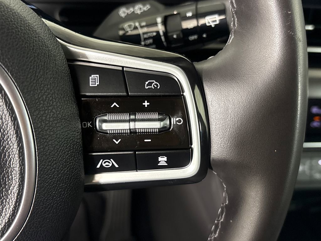 Used 2025 Kia Carnival SX FWD image 19