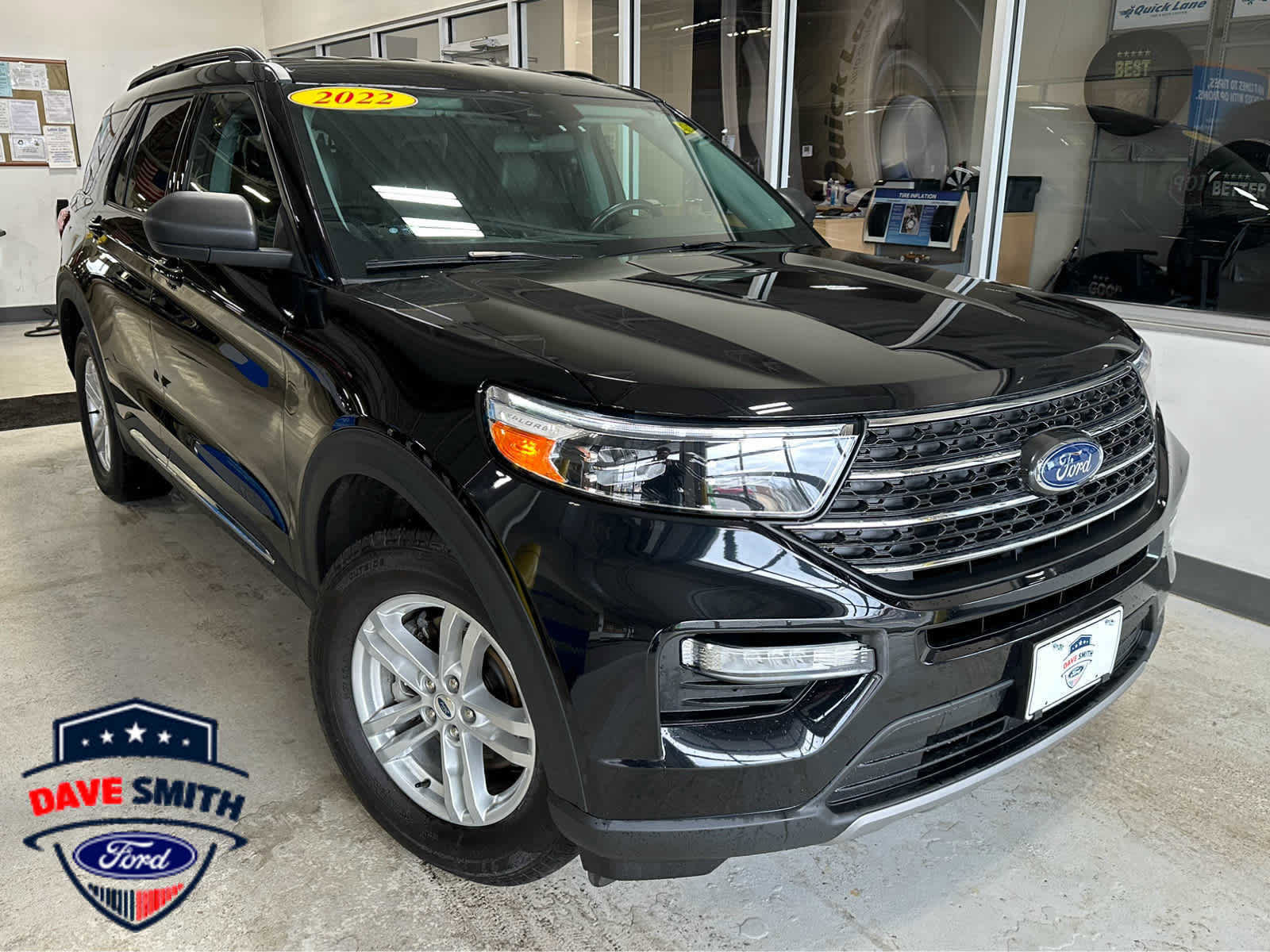 Certified 2022 Ford Explorer XLT w/ Equipment Group 202A AWD/4WD image 3