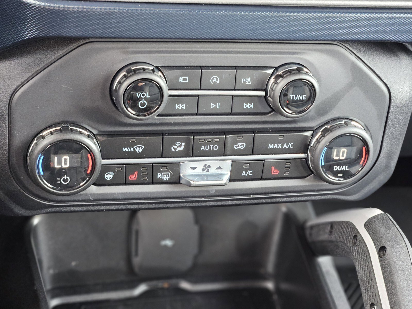 Certified 2023 Ford Bronco Outer Banks w/ Sasquatch Package image 19