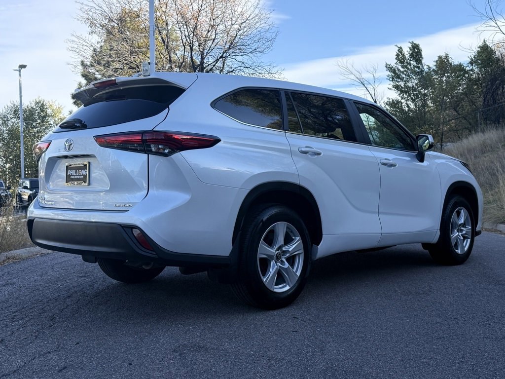 Used 2023 Toyota Highlander LE image 5