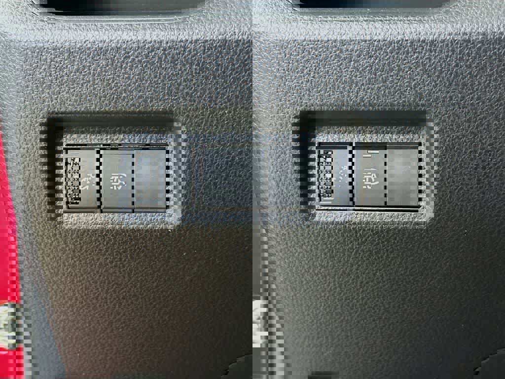 Used 2021 Toyota RAV4 LE image 27