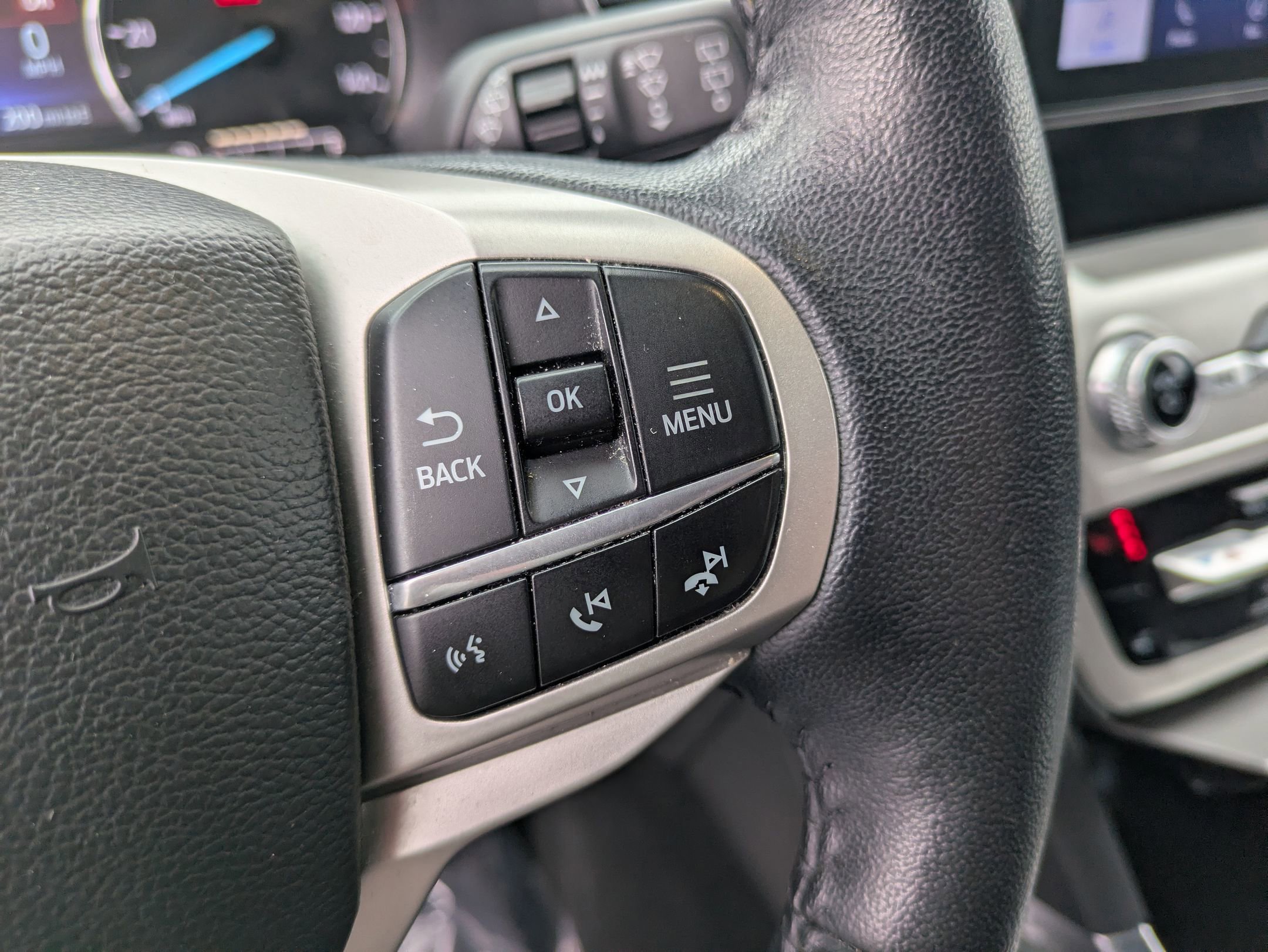 Certified 2022 Ford Explorer XLT w/ Equipment Group 202A image 19