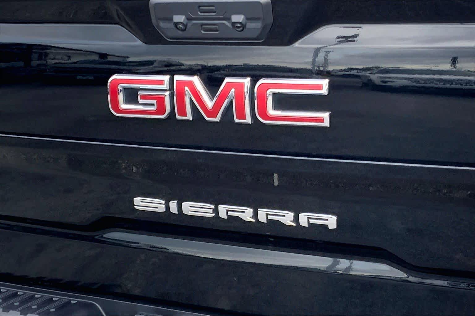 Used 2024 GMC Sierra 1500 SLT AWD/4WD image 28