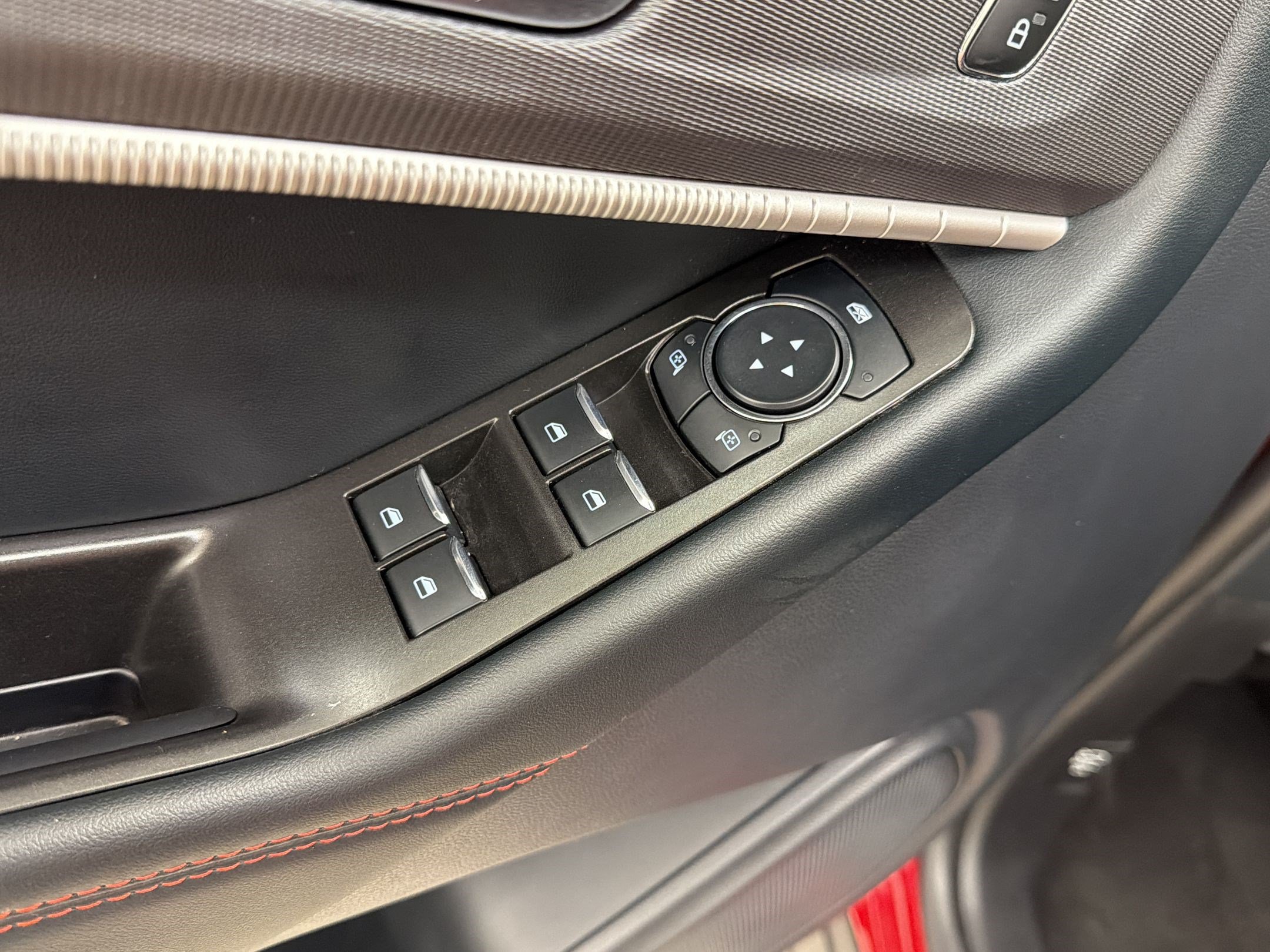 Certified 2025 Ford Explorer ST-Line RWD image 28