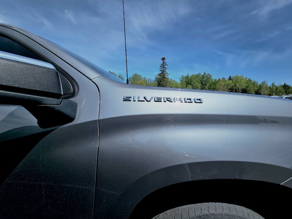 Used 2022 Chevrolet Silverado 1500 LT AWD/4WD image 10