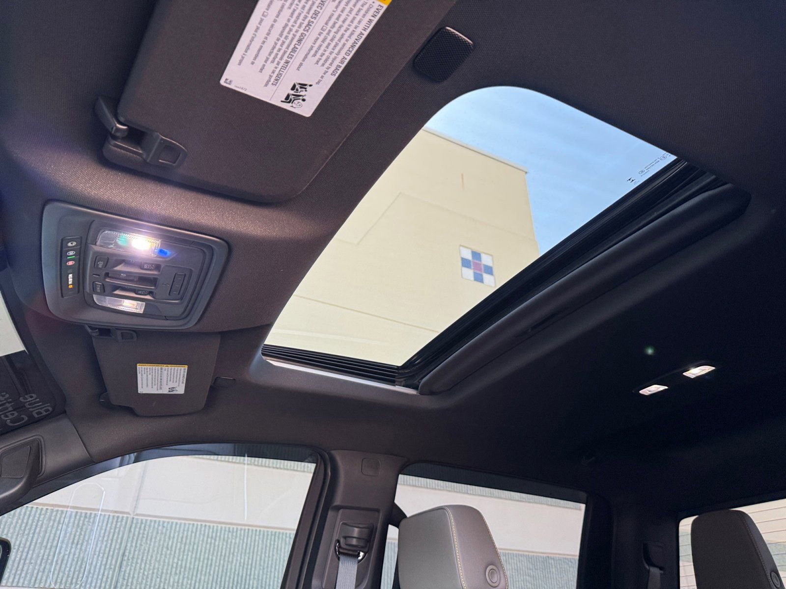 Used 2025 Chevrolet Silverado 2500 ZR2 w/ Technology Package image 29