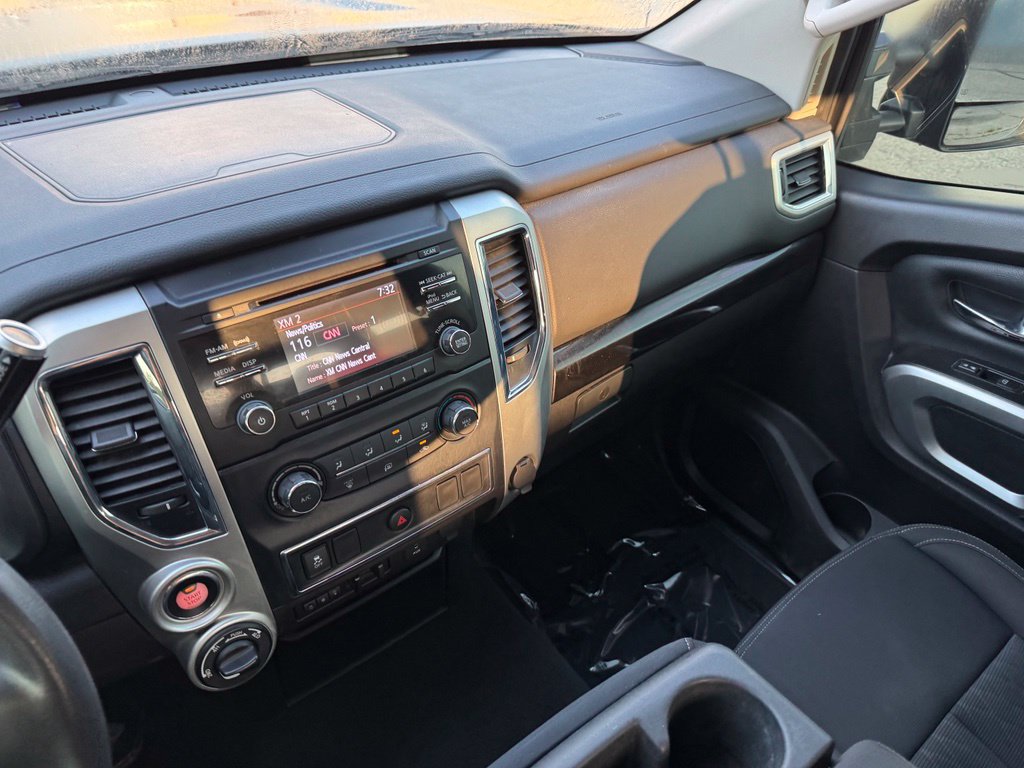 Used 2018 Nissan Titan SV AWD/4WD image 23