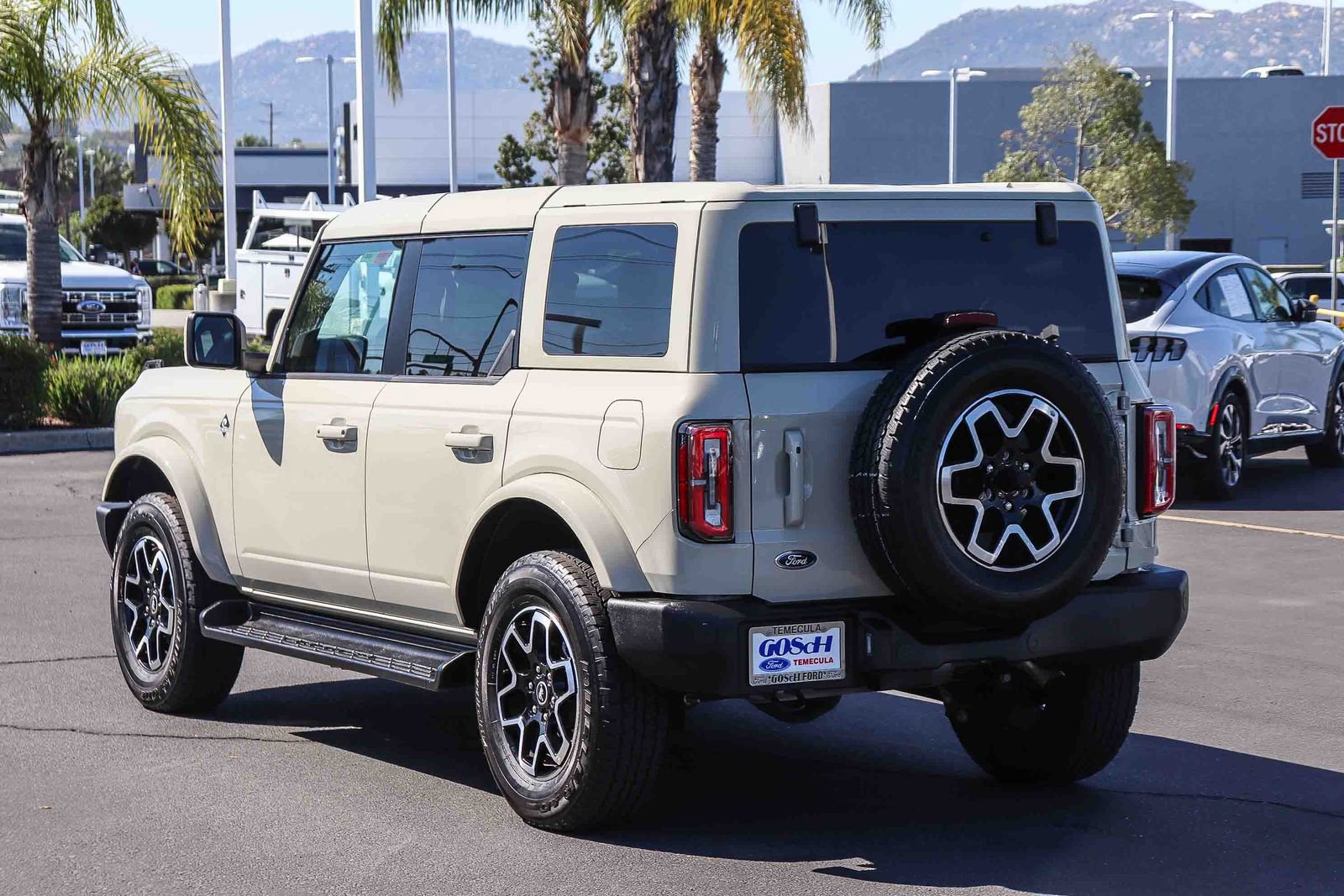 Certified 2025 Ford Bronco Outer Banks AWD/4WD image 6