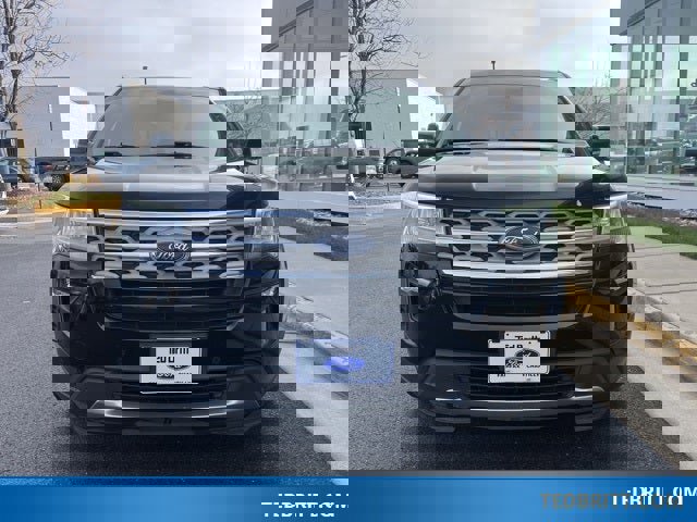 Certified 2018 Ford Explorer XLT w/ Equipment Group 202A image 2