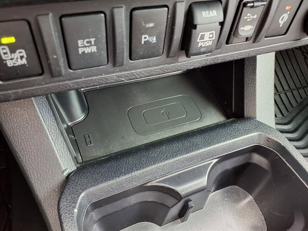 Used 2019 Toyota Tacoma TRD Sport w/ Technology Package image 13