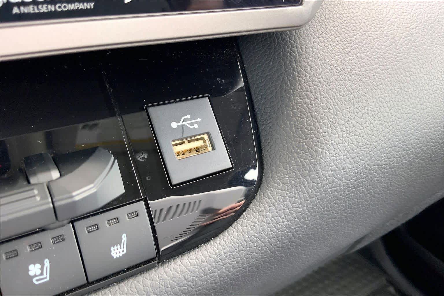 Used 2023 Toyota Tundra Limited AWD/4WD image 31