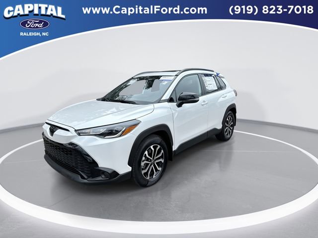 Used 2025 Toyota Corolla Cross AWD Hybrid w/ Moonroof Package image 4