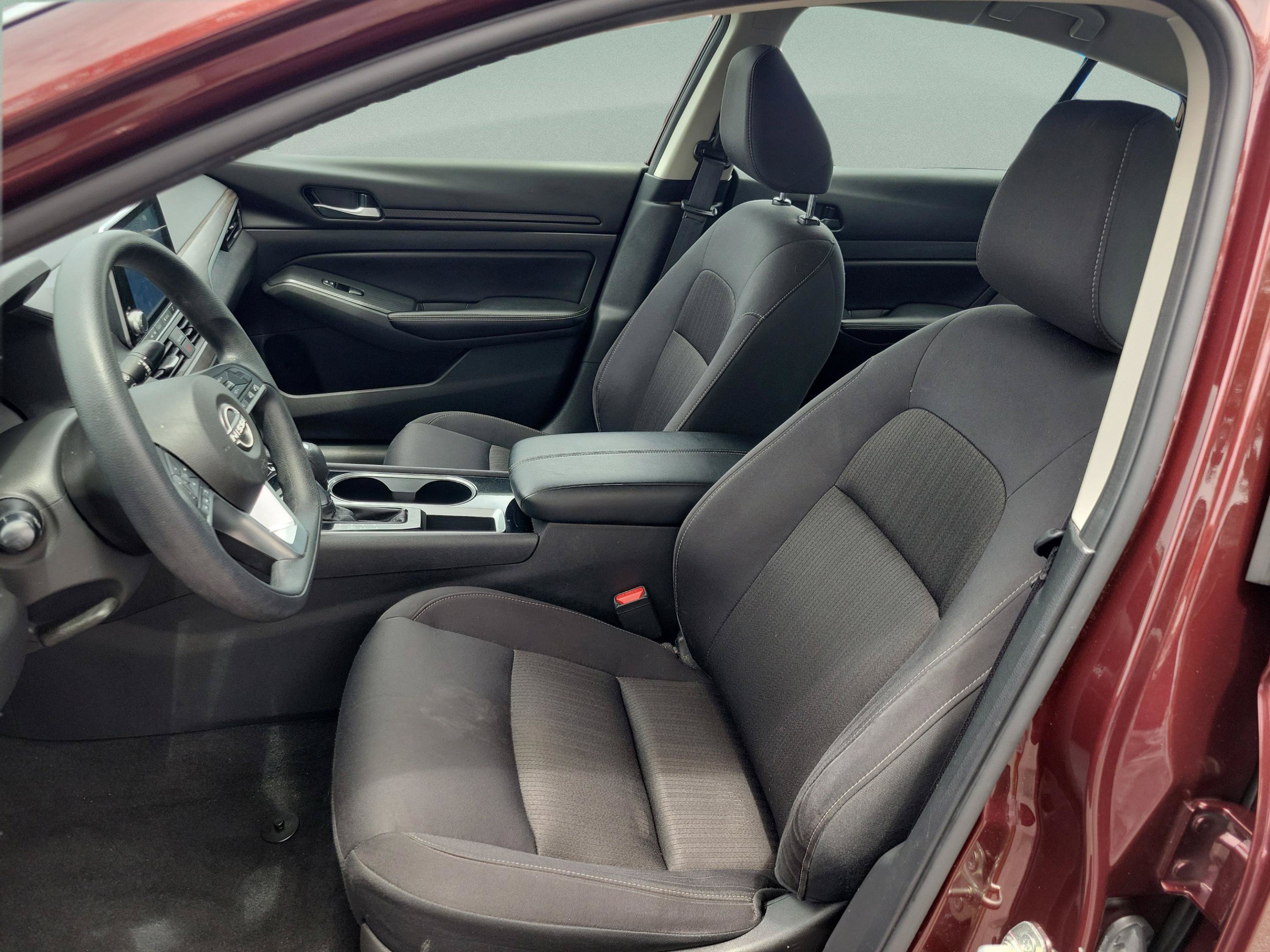 Used 2024 Nissan Altima 2.5 SV FWD image 17