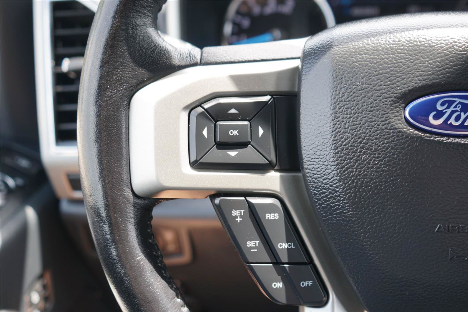 Certified 2022 Ford F250 Lariat w/ Lariat Ultimate Package AWD/4WD image 17