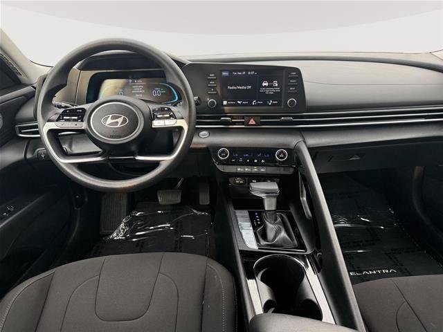 Used 2025 Hyundai Elantra Hybrid FWD image 12