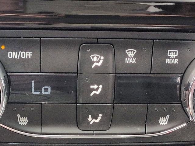 Used 2025 Chevrolet Trax LT w/ LT Convenience Package image 28