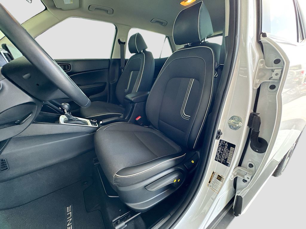 Used 2024 Hyundai Venue Limited FWD image 21