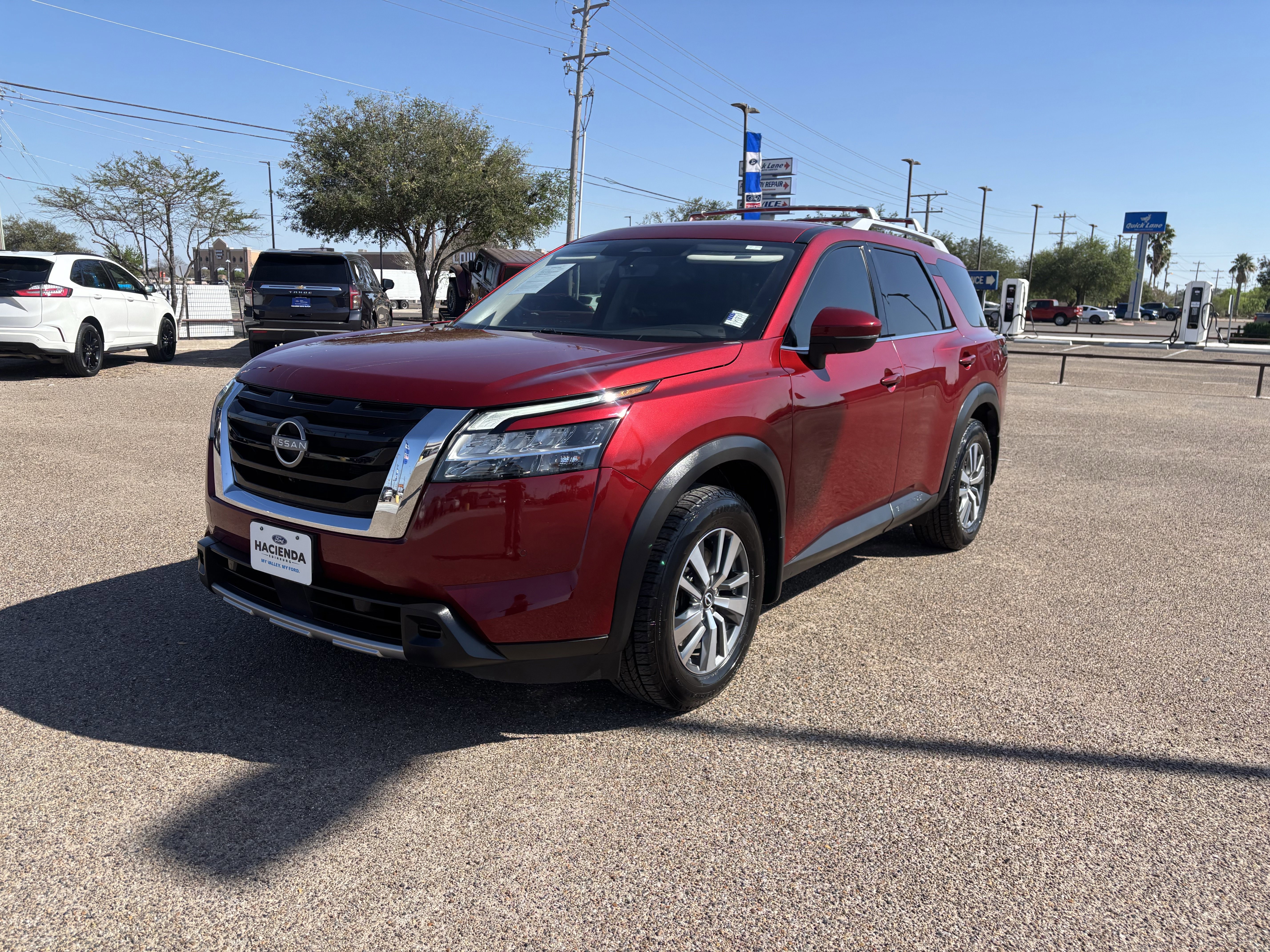 Used 2023 Nissan Pathfinder SL