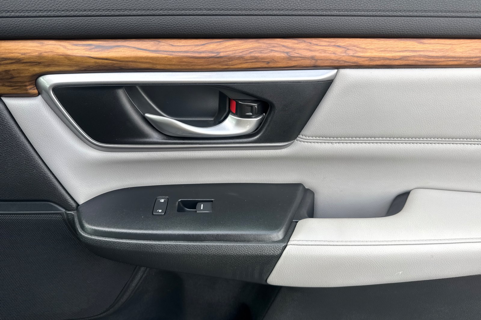Used 2018 Honda CR-V Touring image 12