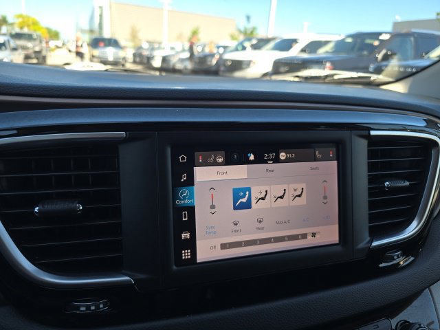Used 2023 Chrysler Voyager LX FWD image 12
