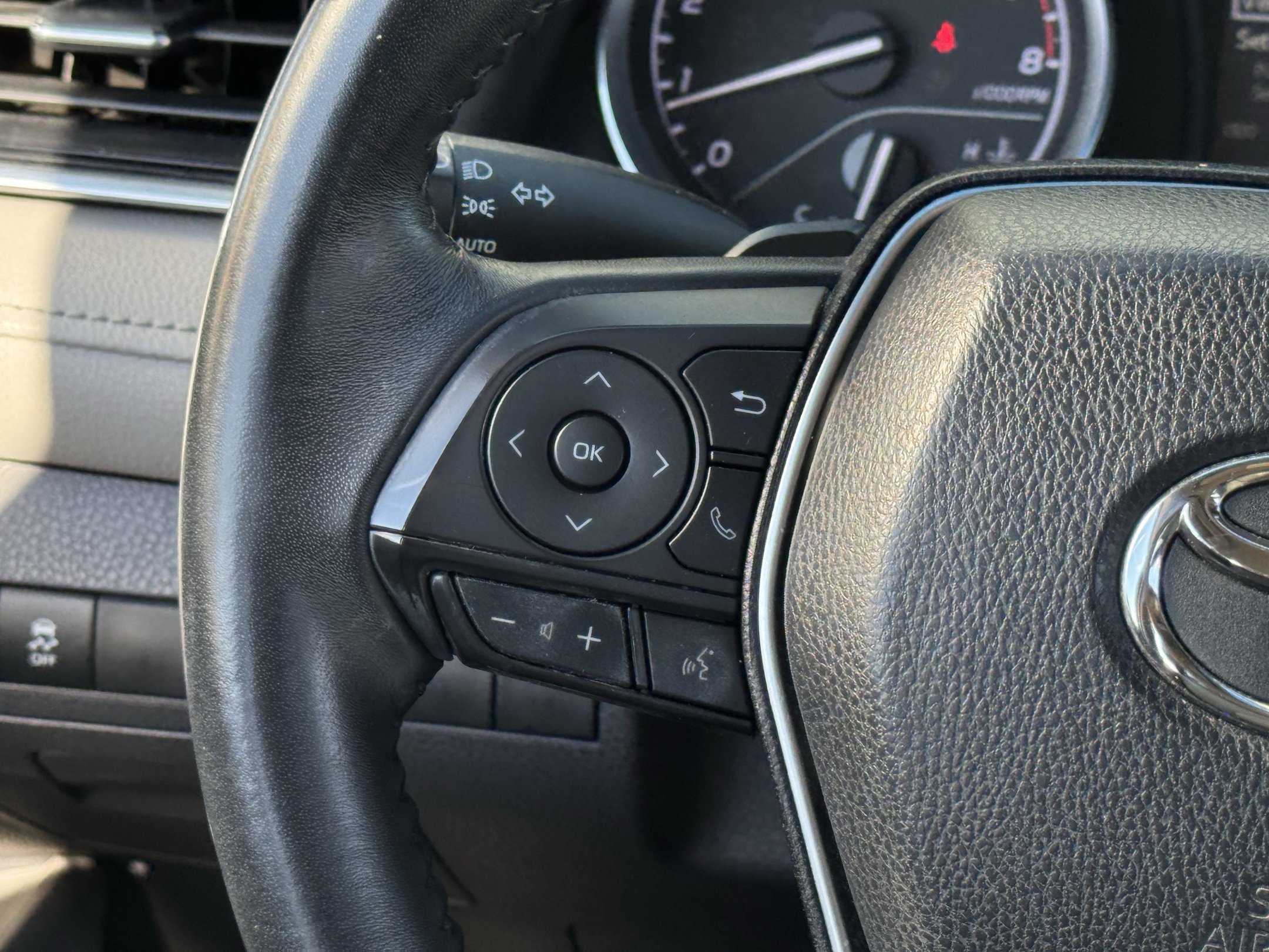 Used 2018 Toyota Camry SE FWD image 15