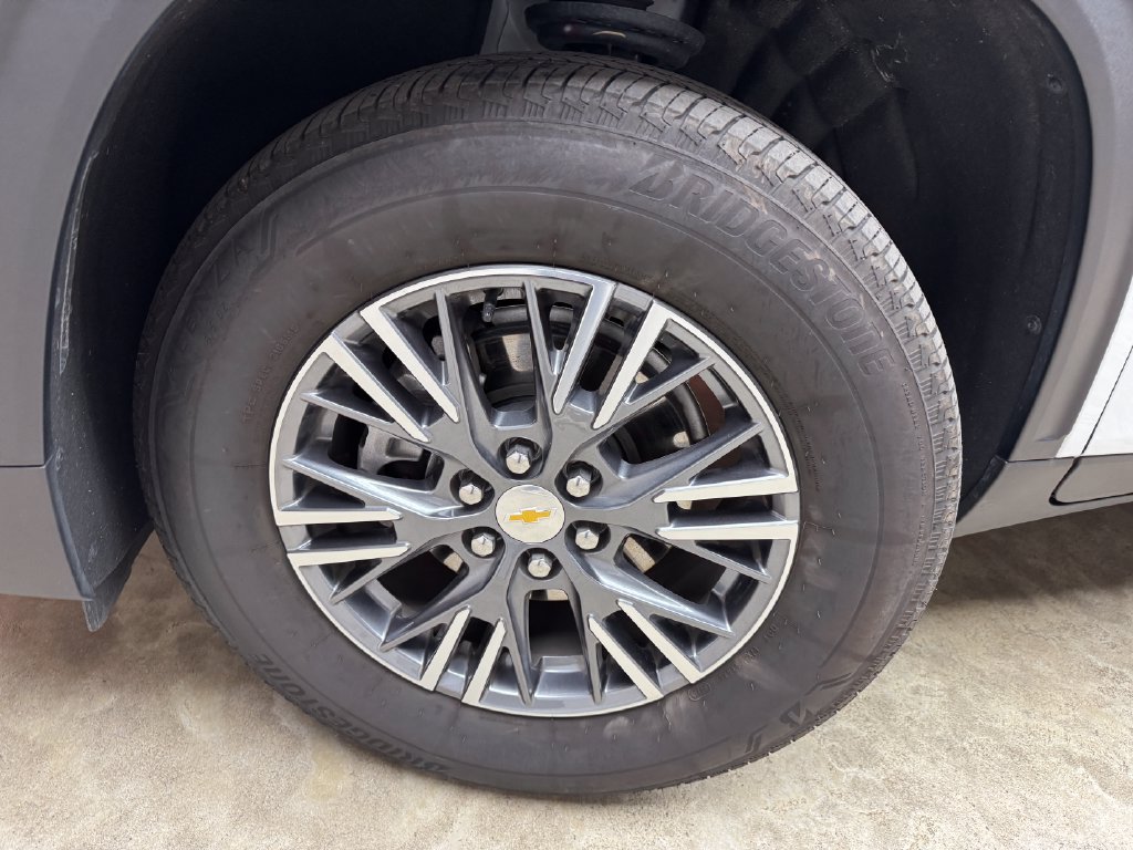 Used 2026 Chevrolet Traverse LT FWD image 31