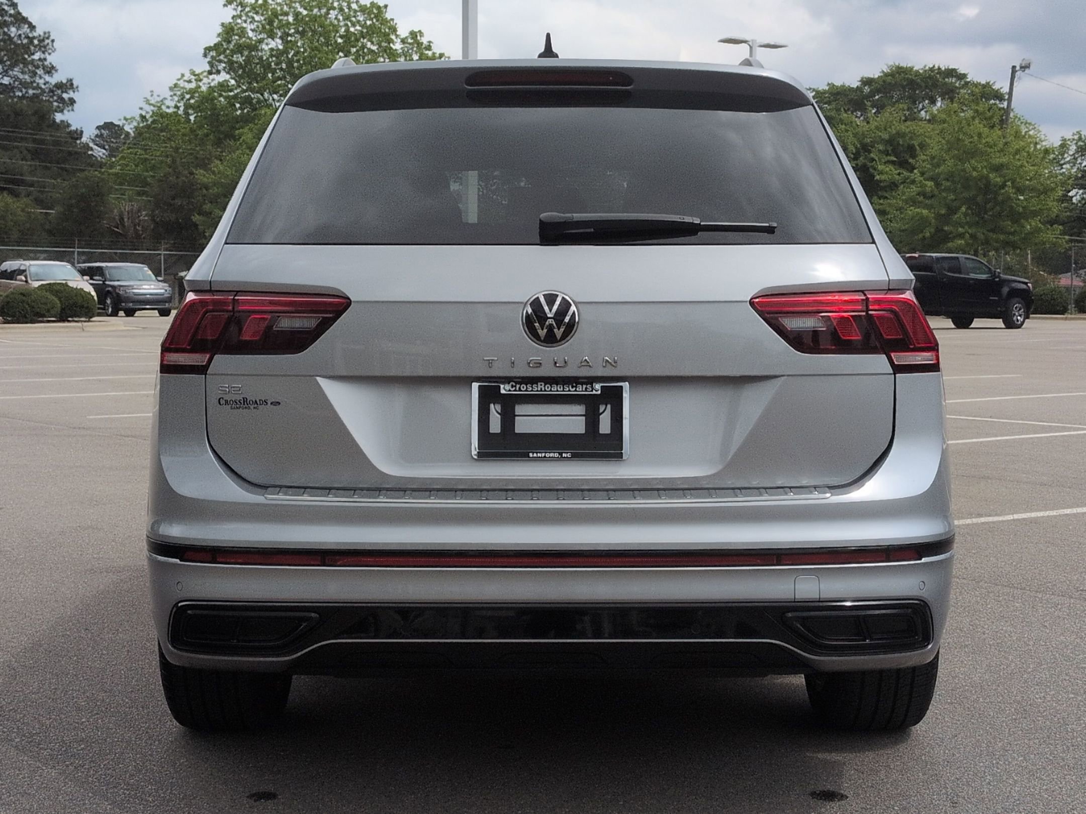 Used 2023 Volkswagen Tiguan SE R-Line FWD image 5