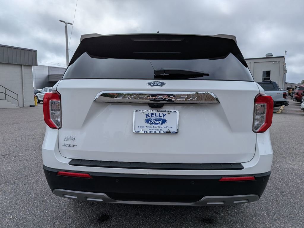 Certified 2022 Ford Explorer XLT w/ Equipment Group 202A image 5