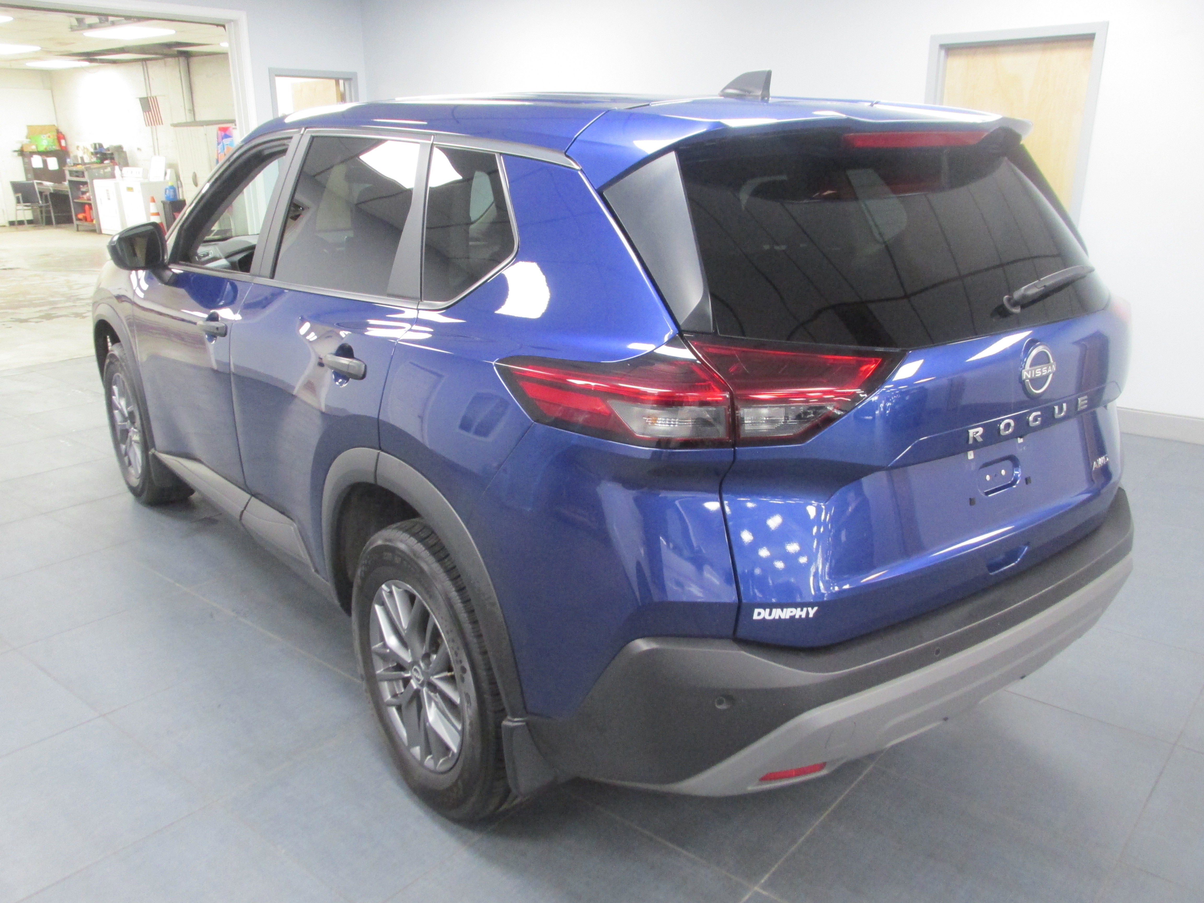 Used 2023 Nissan Rogue S AWD/4WD image 5