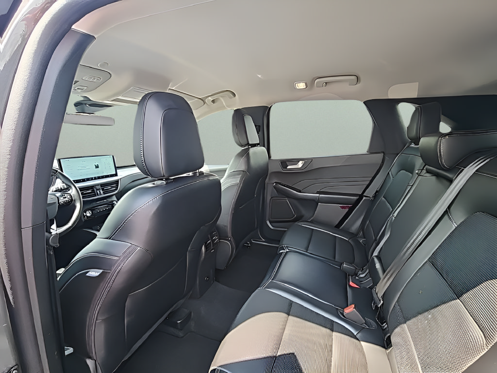 Certified 2025 Ford Escape Platinum AWD/4WD image 21