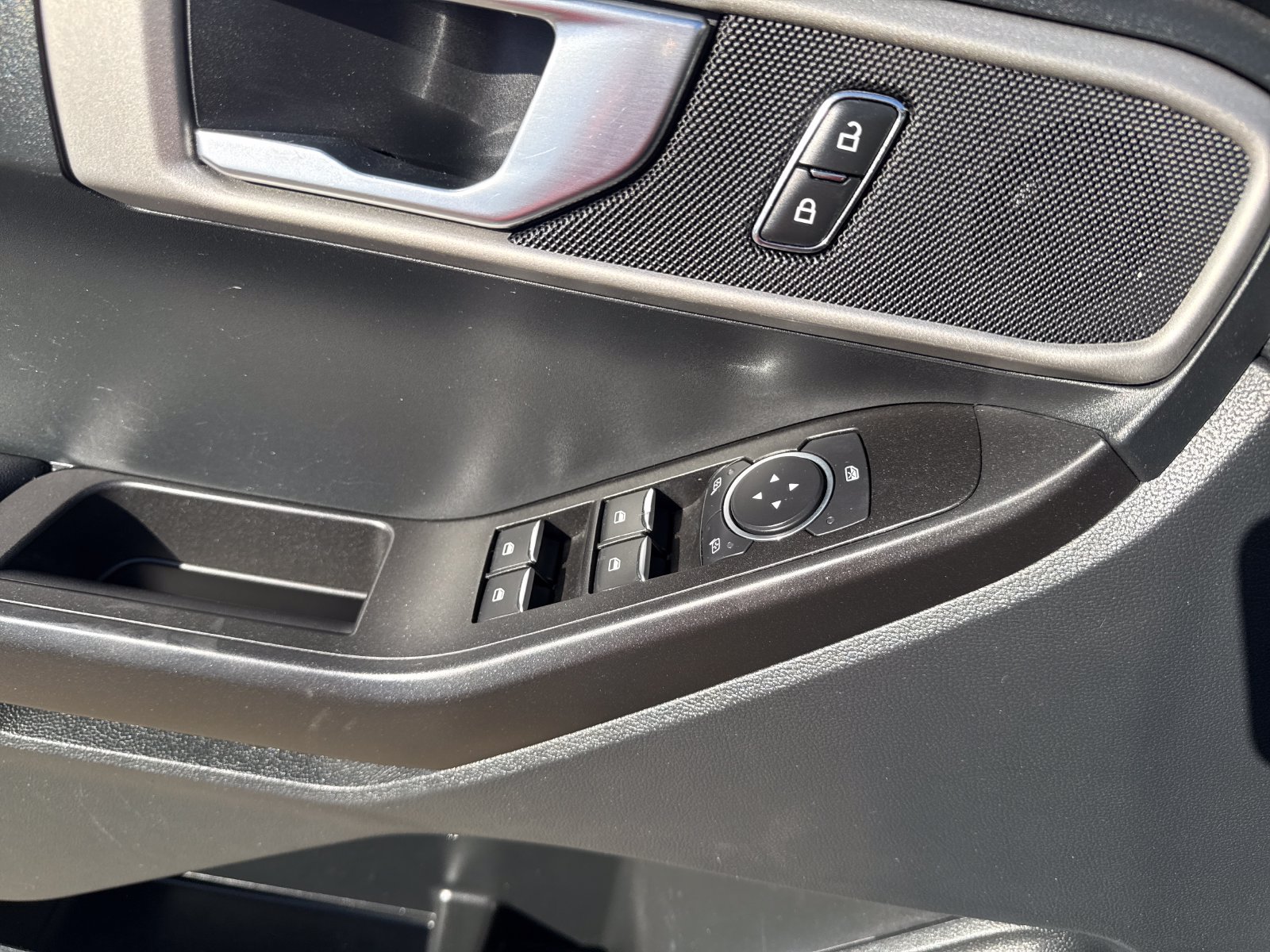 Certified 2022 Ford Explorer 4WD image 11