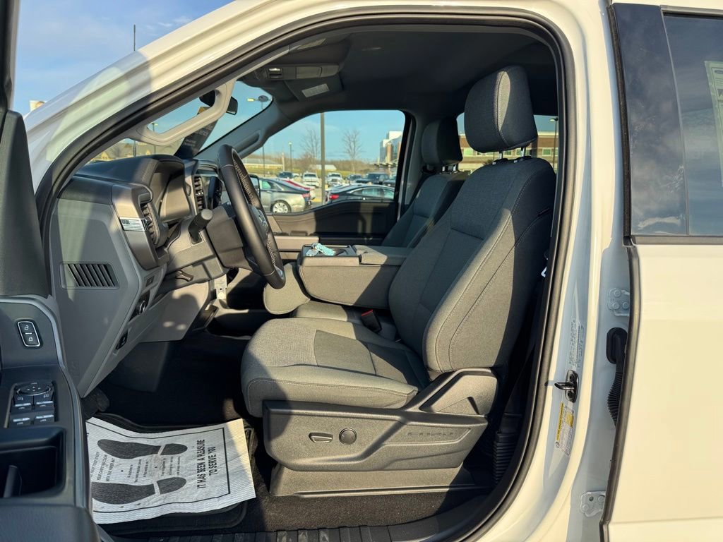 Certified 2025 Ford F150 XLT w/ Equipment Group 301A Standard image 9