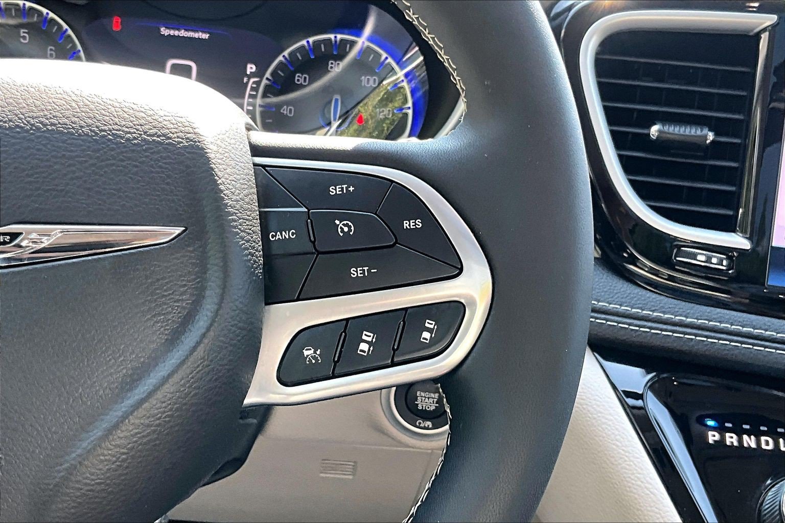 Used 2023 Chrysler Pacifica Touring-L AWD/4WD image 24
