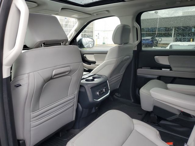 Certified 2025 Ford Expedition Active AWD/4WD image 32