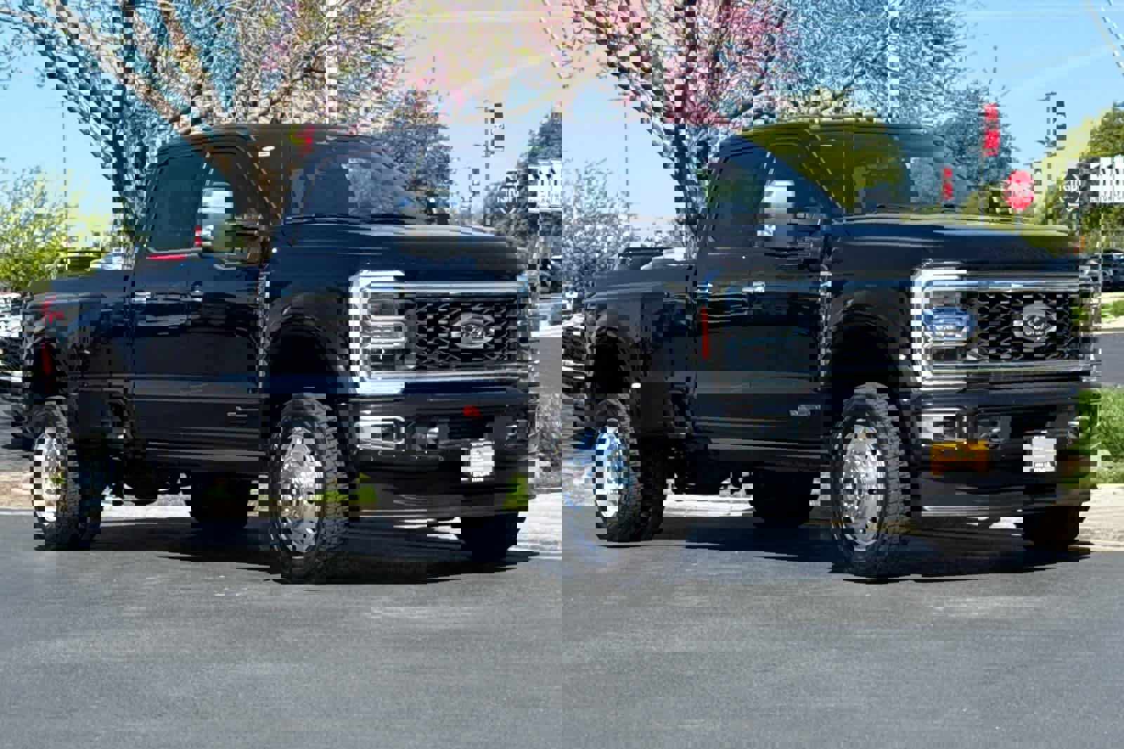 Certified 2023 Ford F450 Platinum w/ FX4 Off-Road Package image 9