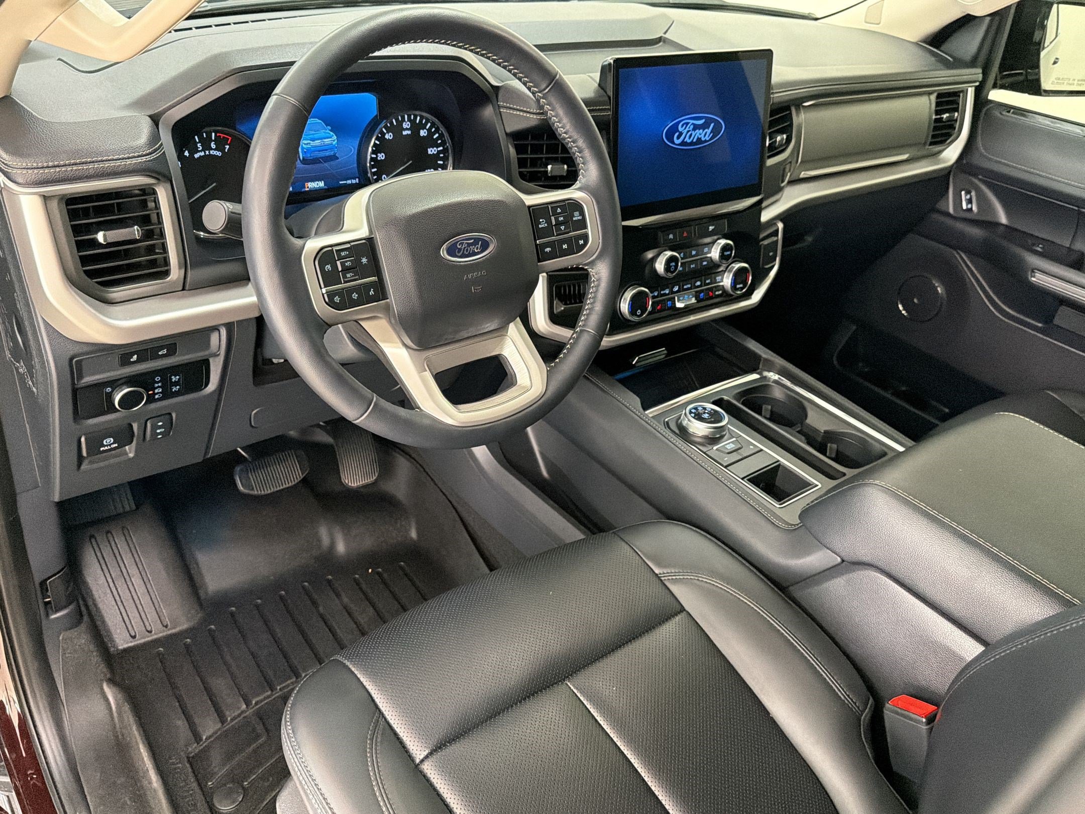 Certified 2024 Ford Expedition XLT RWD image 4