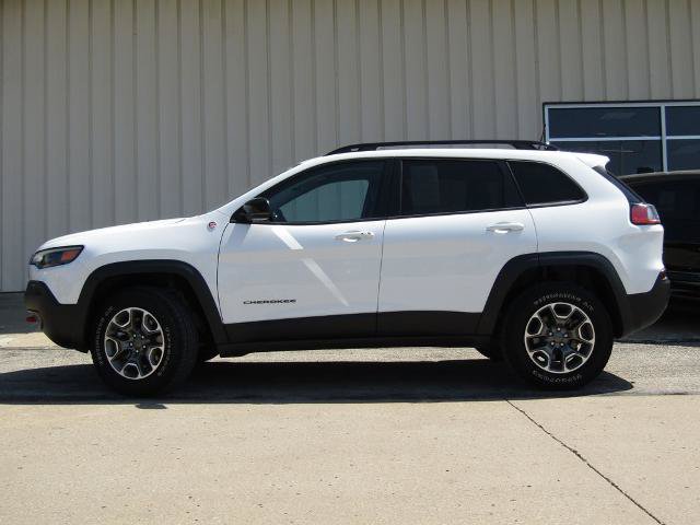 Used 2022 Jeep Cherokee Trailhawk w/ Premium Leather Package AWD/4WD image 11