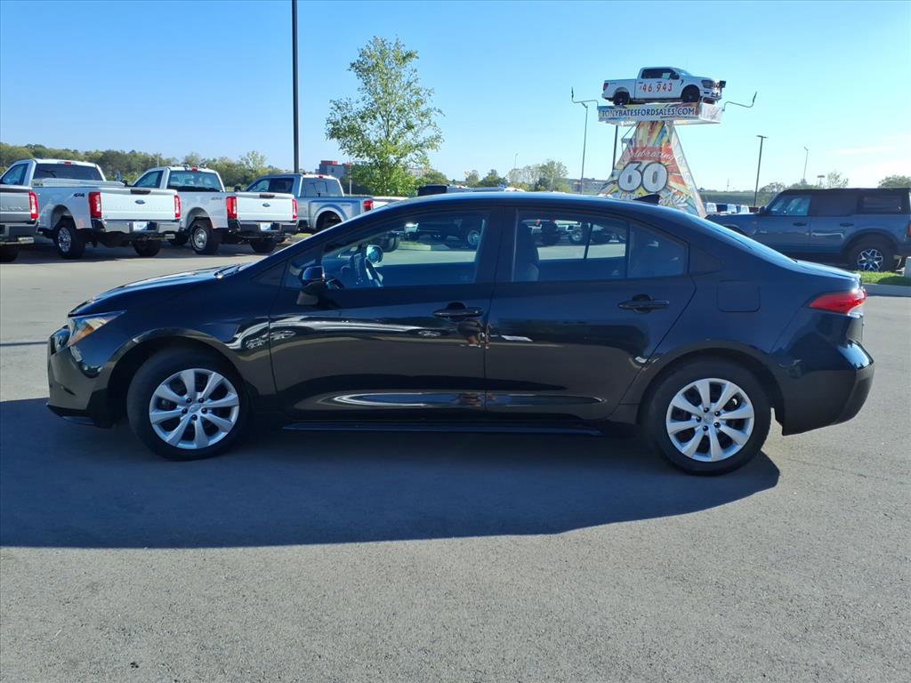 Used 2022 Toyota Corolla LE image 2