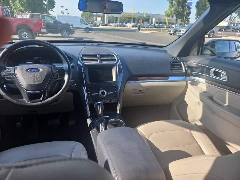 Certified 2019 Ford Explorer Limited w/ Class III Trailer Tow Package FWD image 11