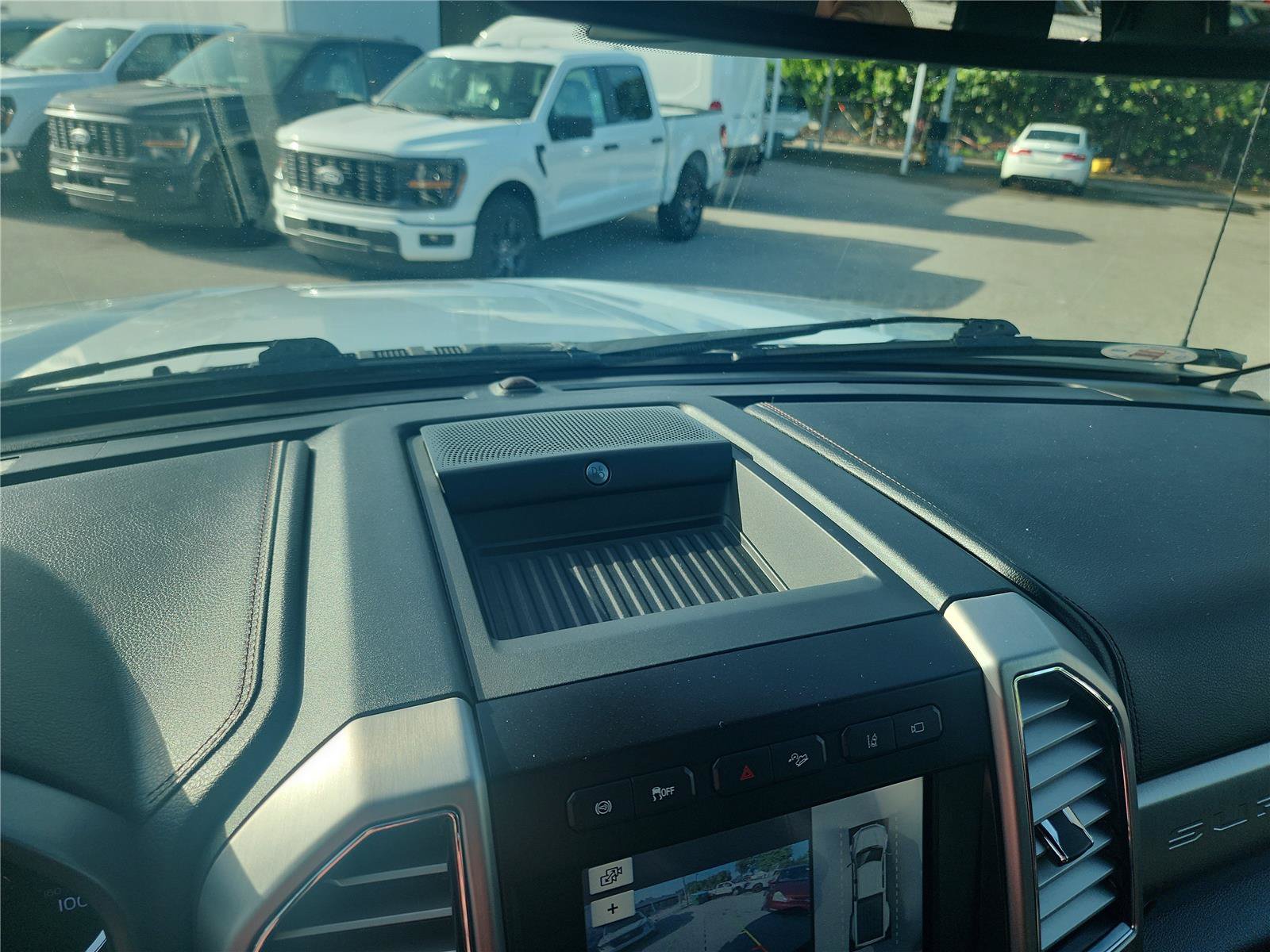 Certified 2019 Ford F450 Platinum w/ Platinum Ultimate Package AWD/4WD image 38