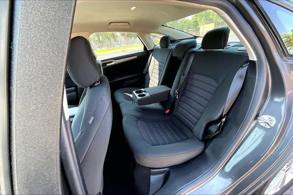 Certified 2020 Ford Fusion SE FWD image 24