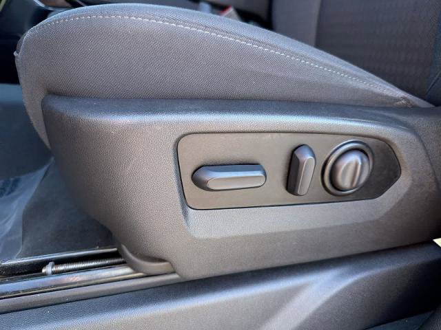 Used 2022 Chevrolet Silverado 1500 LT AWD/4WD image 18