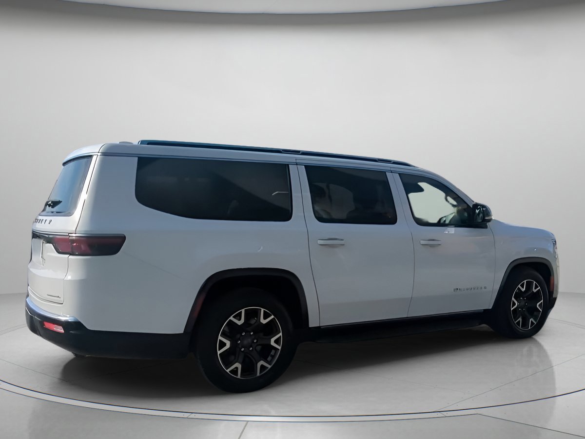 Used 2023 Jeep Wagoneer L Series III w/ Preferred Equipment Group image 23